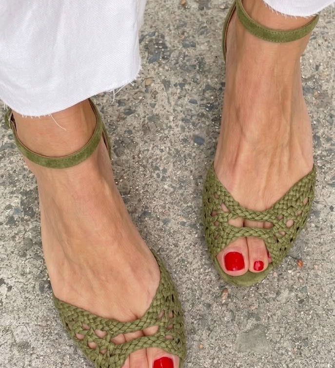 Ines | Woven Golden Flat