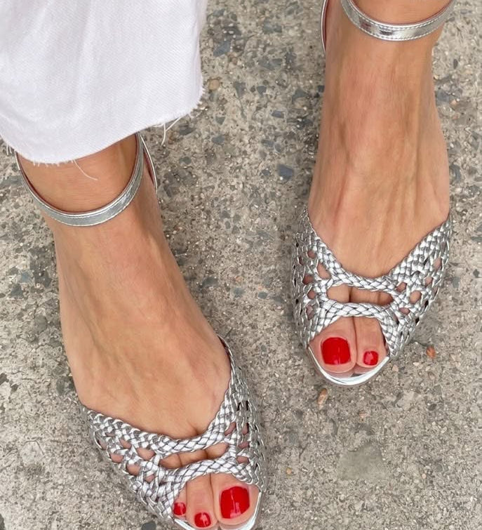 Ines | Woven Golden Flat